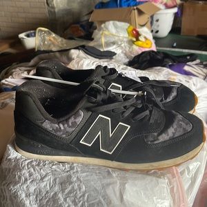 USED New balance black tennis shoes size 13